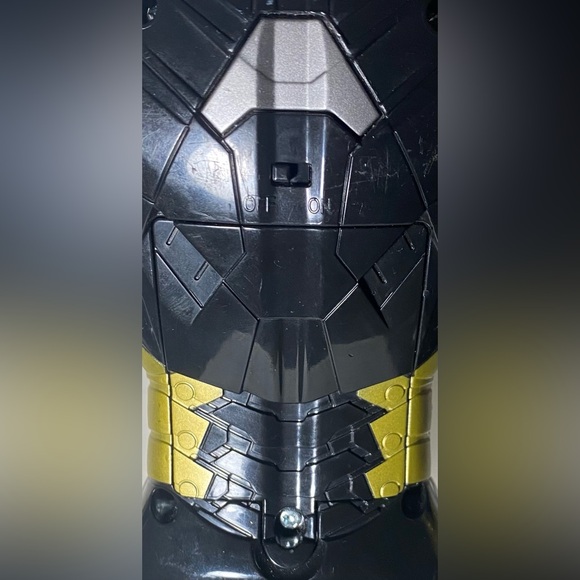 Marvels Ironman (Black/Gold) Talking Action Figure Hasbro 2012 GLOWS IN THE DARK - Picture 4 of 10